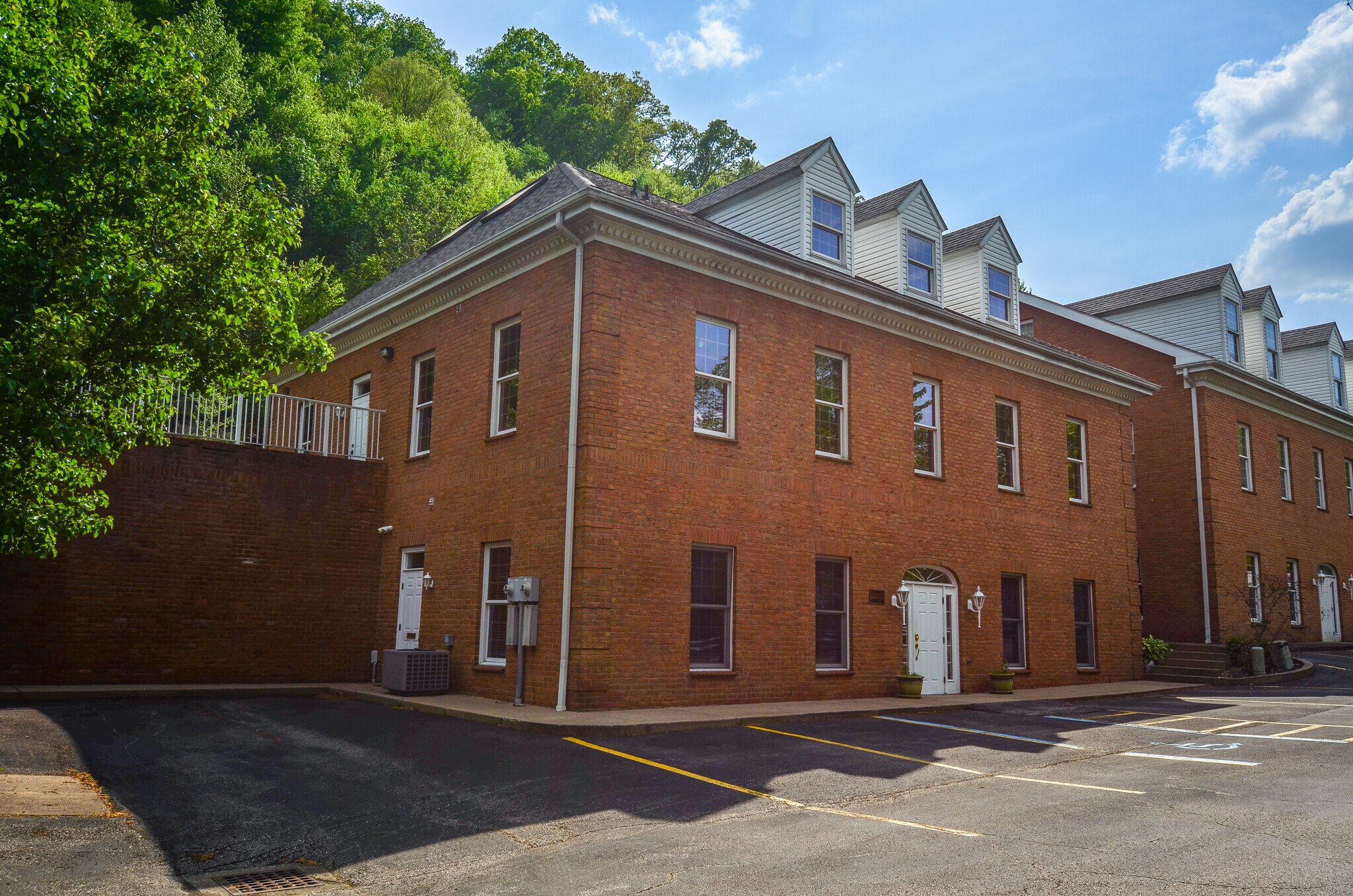 1 & 13 Courtney Dr, Charleston, WV à vendre Photo principale– Image 1 sur 17