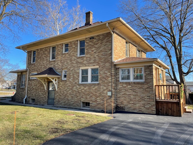 828 W State St, Geneva, IL à louer - Photo de l’immeuble – Image 2 sur 7
