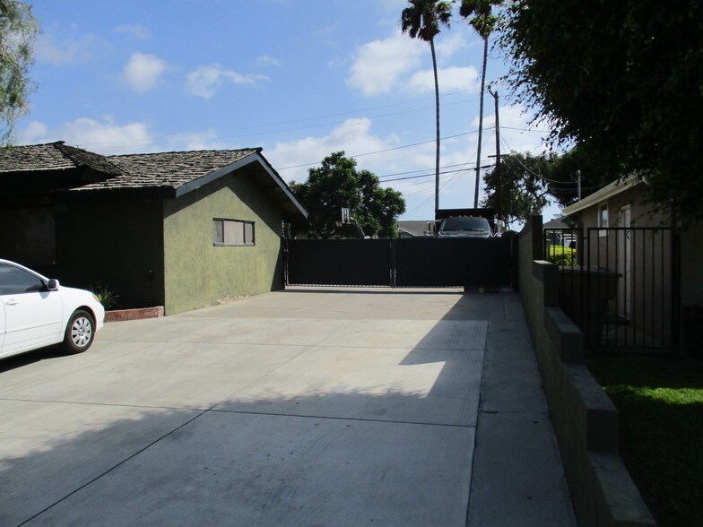 4652 Katella Ave, Los Alamitos, CA à louer - Photo de l’immeuble – Image 2 sur 27
