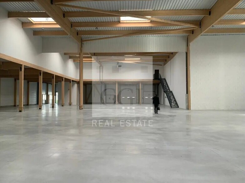 22 Rue Des Freres Lumiere, Saint-Bonnet-de-Mure à louer - Photo de l’immeuble – Image 3 sur 24