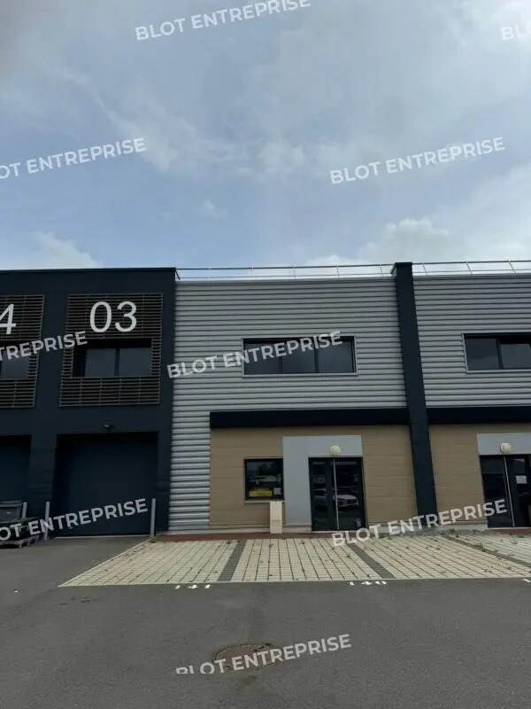 Industriel/Logistique dans Cesson-Sévigné à louer Photo principale– Image 1 sur 9
