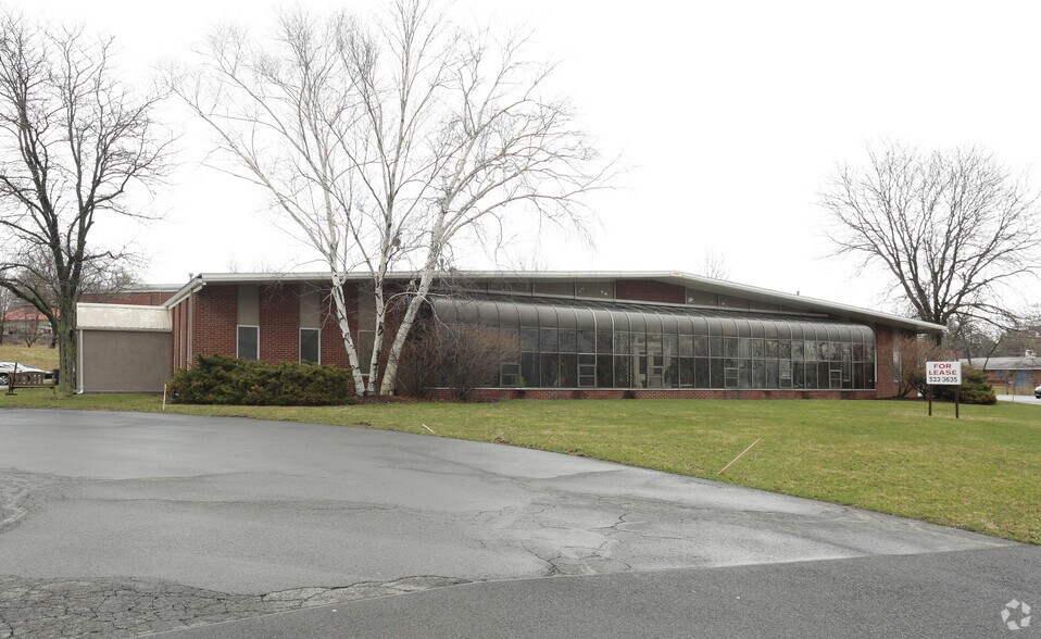 2415 N Triphammer Rd, Ithaca, NY à louer - Photo de l’immeuble – Image 2 sur 4