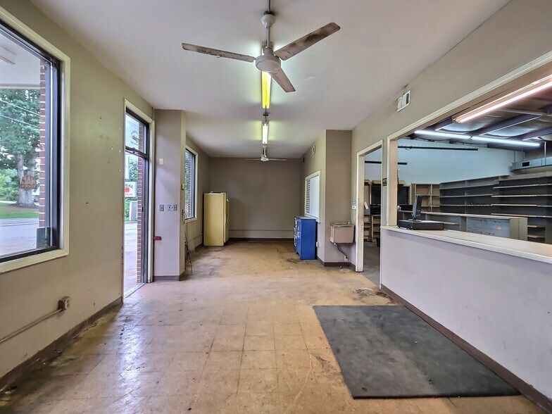 1925 Old Chatham Rd, Martinsville, VA à vendre - Hall d’entrée – Image 2 sur 21