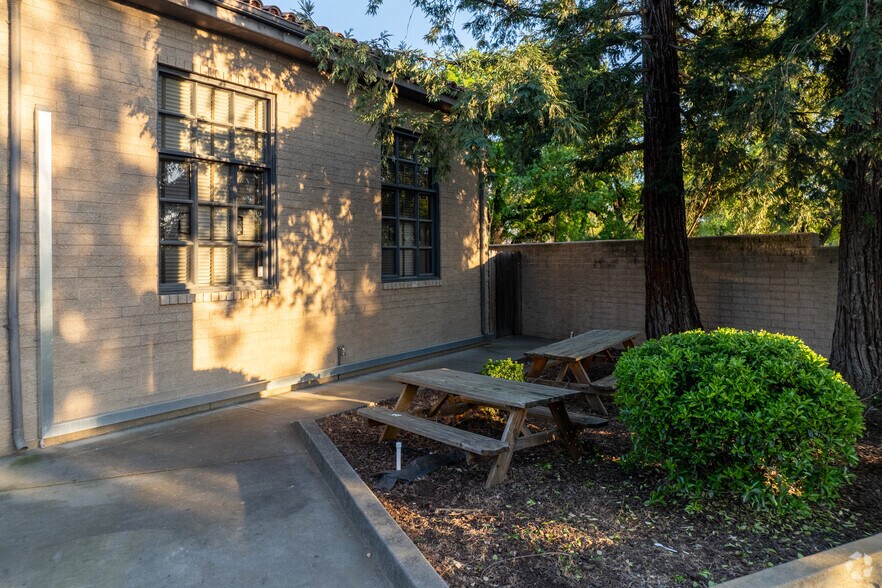 1100 W Chiles Rd, Davis, CA à vendre - Photo de l’immeuble – Image 3 sur 8