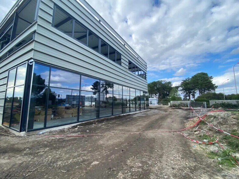 3 Rue Toussaint Catros, Le Haillan à louer - Photo de l’immeuble – Image 2 sur 27