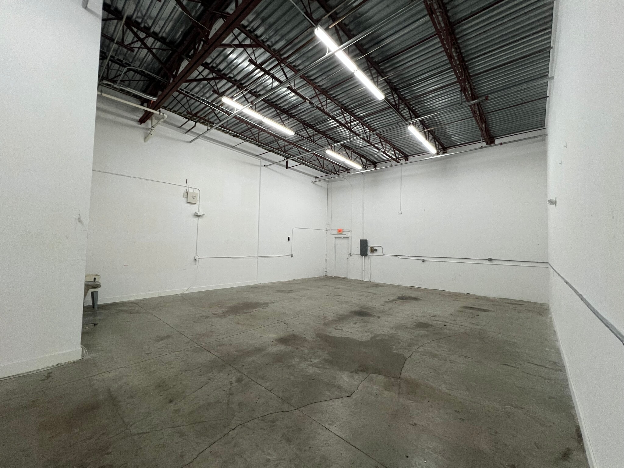 7948-7966 SW Jack James Dr, Stuart, FL à louer Photo intérieure– Image 1 sur 10