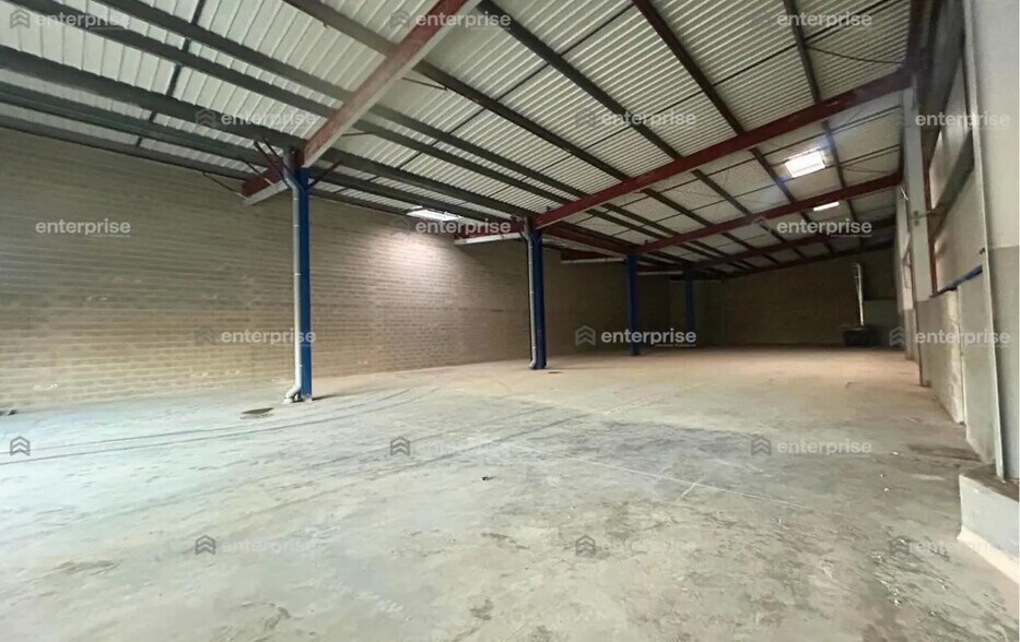 Local commercial dans Compiègne à louer - Photo de l’immeuble – Image 3 sur 4