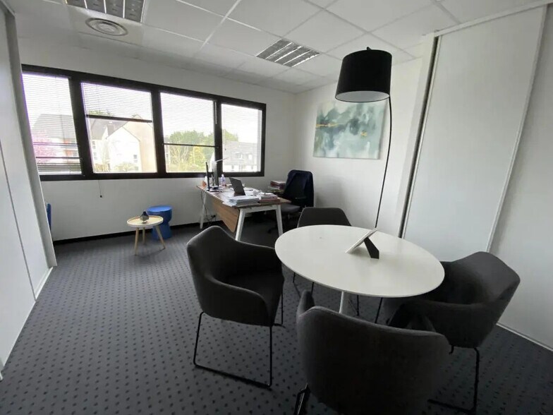 Bureau dans Saint-Grégoire à louer - Photo de l’immeuble – Image 2 sur 12