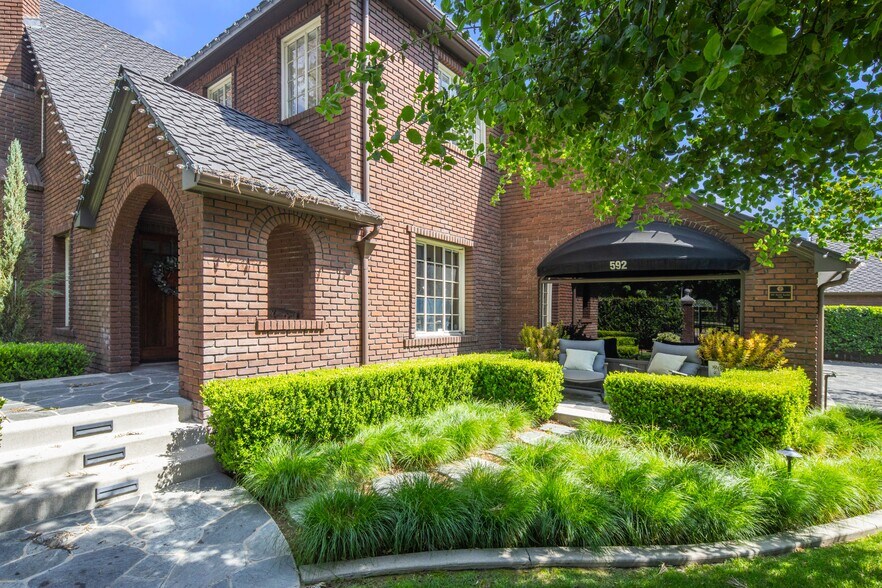 592 N Euclid, Upland, CA à vendre - Photo de l’immeuble – Image 1 sur 18