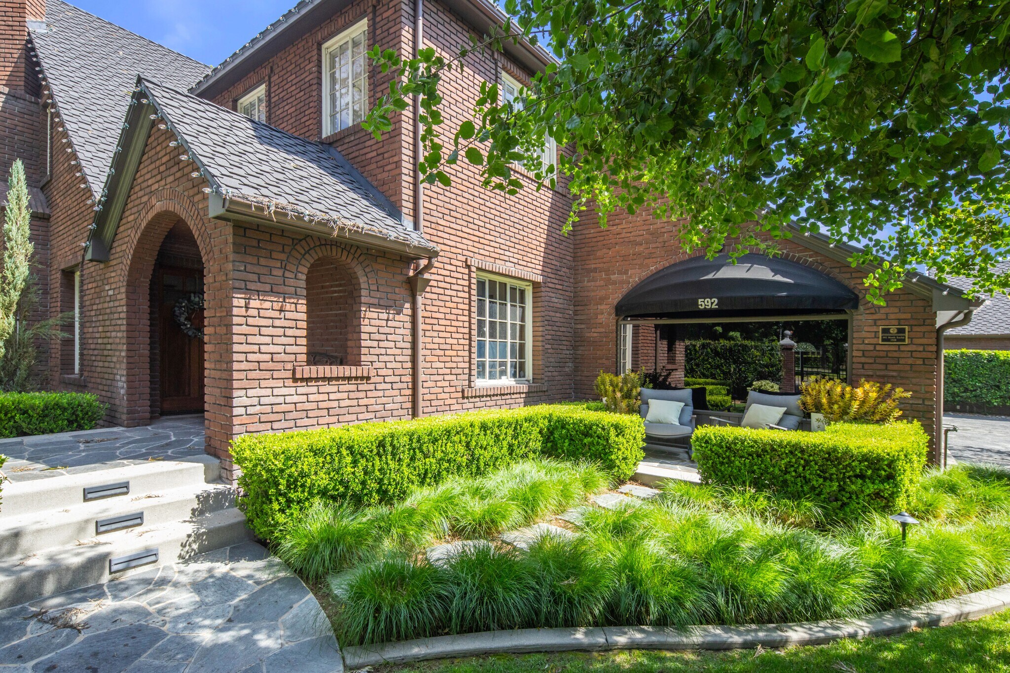 592 N Euclid, Upland, CA à vendre Photo de l’immeuble– Image 1 sur 19