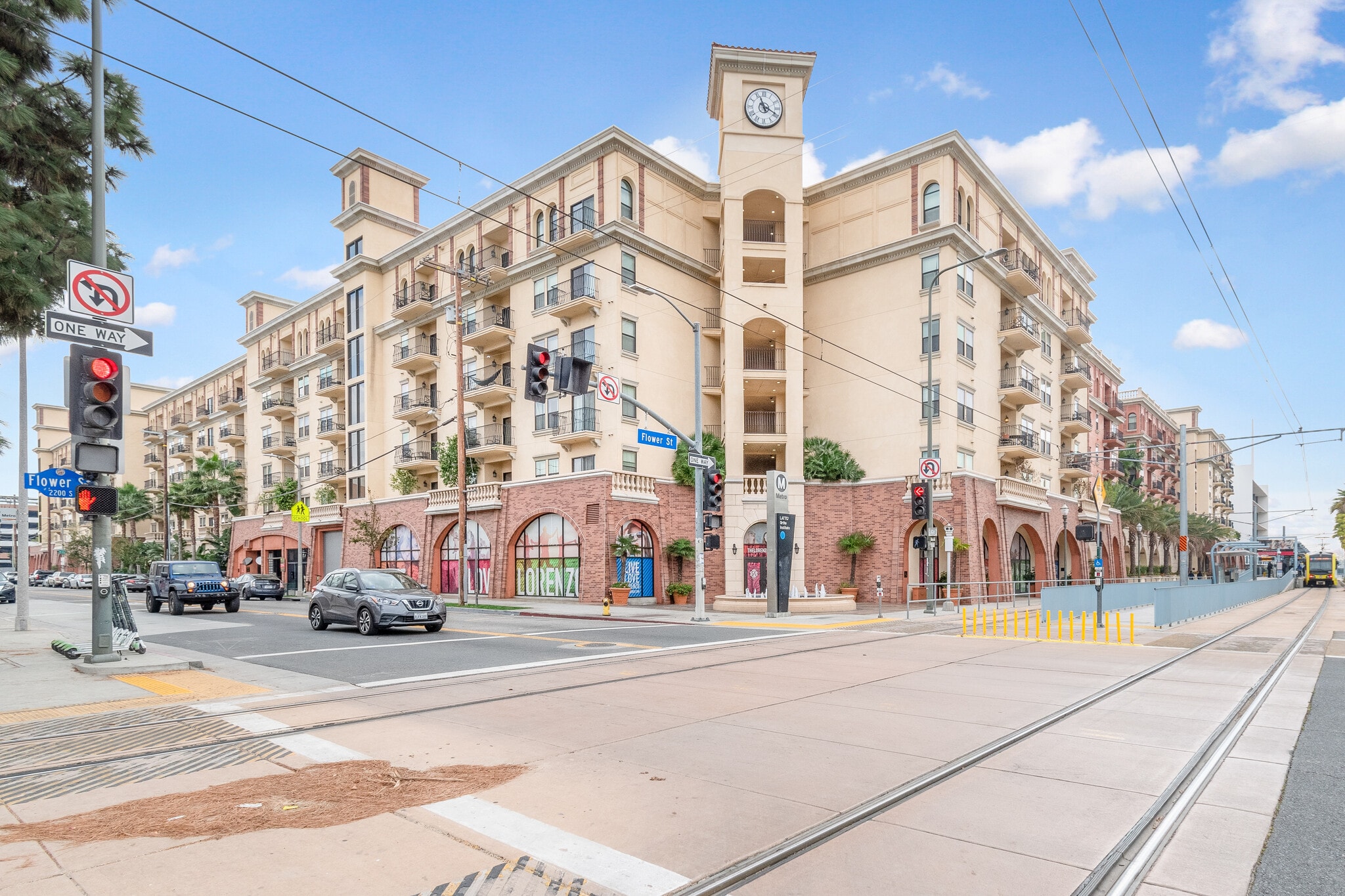 325 W Adams Blvd, Los Angeles, CA à louer Photo principale– Image 1 sur 5