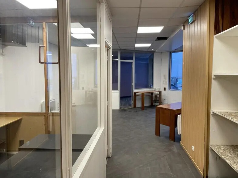 Local d'activités dans Courbevoie à vendre - Photo de l’immeuble – Image 3 sur 8