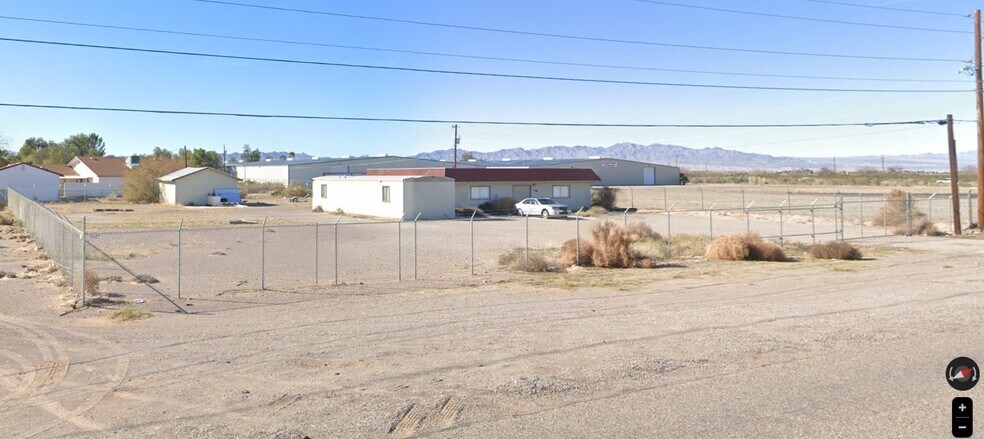 10135 S Barrackman Rd, Mohave Valley, AZ à louer - Photo de l’immeuble – Image 2 sur 6