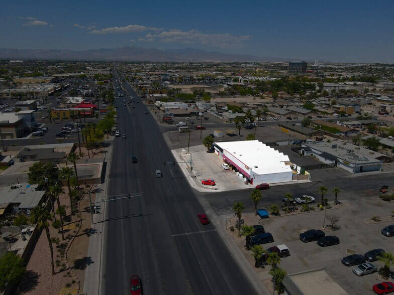 2610 E Lake Mead Blvd, North Las Vegas, NV à vendre - Photo de l’immeuble – Image 3 sur 6
