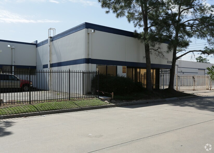 11155 Shelton Ct, Houston, TX à vendre - Photo de l’immeuble – Image 3 sur 7