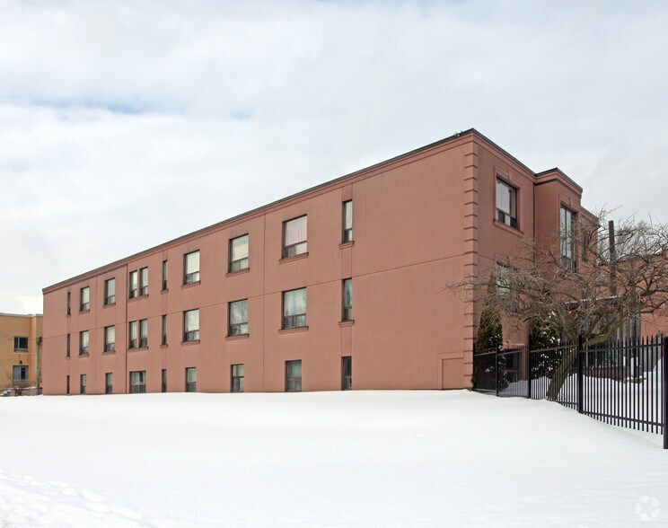 640 Kennedy Rd, Toronto, ON à vendre - Photo de l’immeuble – Image 2 sur 2