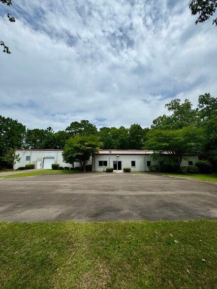 3138 Industry Dr, North Charleston, SC à louer - Photo principale – Image 1 sur 7