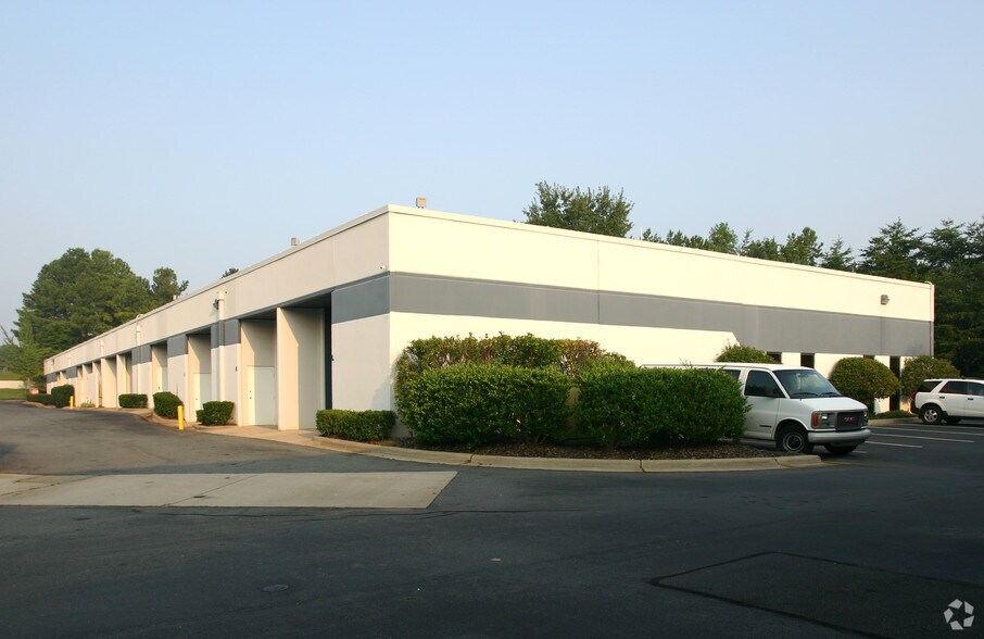 2848 Queen City Dr, Charlotte, NC à louer - Photo de l’immeuble – Image 2 sur 5