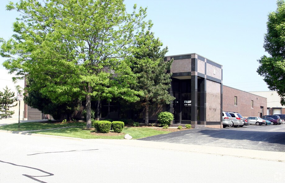 811 Sivert Dr, Wood Dale, IL à louer - Photo de l’immeuble – Image 2 sur 3