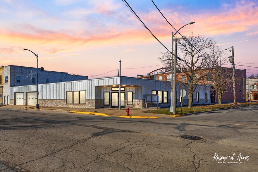 124 E River St, Momence, IL à vendre - Photo de l’immeuble – Image 2 sur 40
