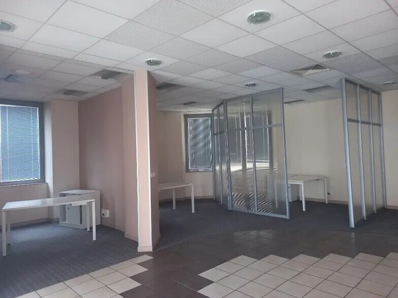 Local commercial dans Besançon à louer - Photo intérieure – Image 1 sur 9