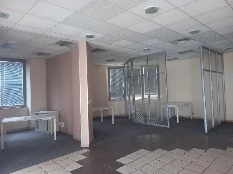 Local commercial dans Besançon à louer Photo intérieure– Image 1 sur 10