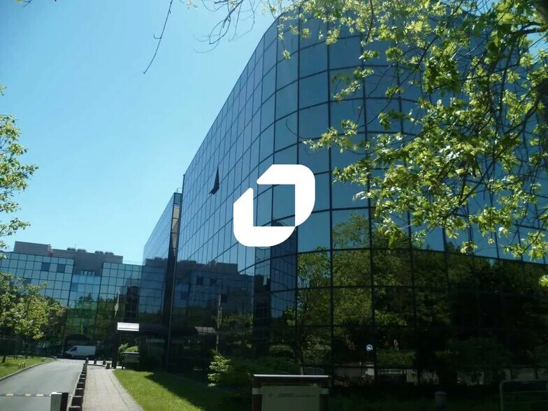 18 Rue Grange Dame Rose, Vélizy-Villacoublay à louer - Photo de l’immeuble – Image 2 sur 17