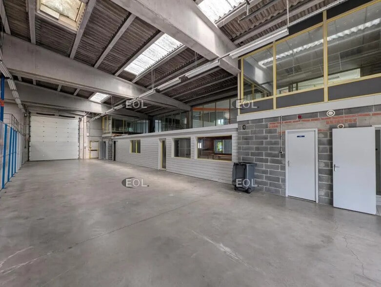 Industriel/Logistique dans Templemars à louer - Photo de l’immeuble – Image 3 sur 9