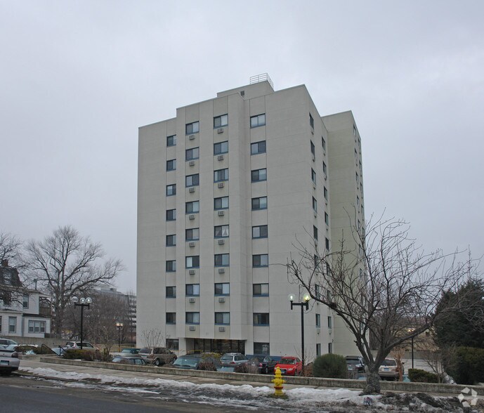 51 Schuyler Ave, Stamford, CT à vendre - Photo de l’immeuble – Image 2 sur 3