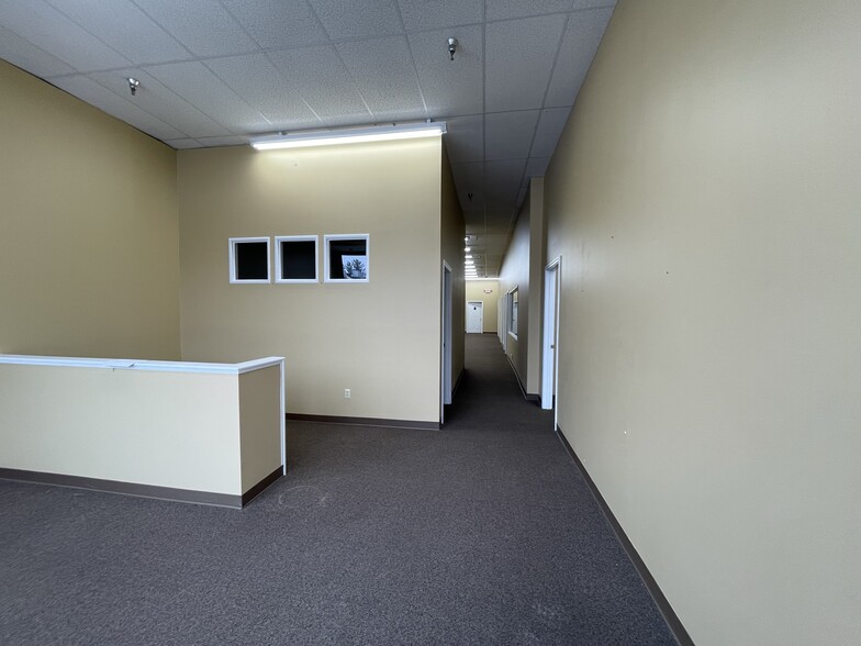 3136 N National Rd, Columbus, IN à louer - Photo de l’immeuble – Image 3 sur 42