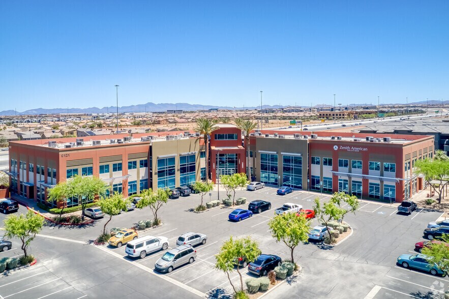 9121 W Russell Rd, Las Vegas, NV à louer - Photo de l’immeuble – Image 2 sur 10