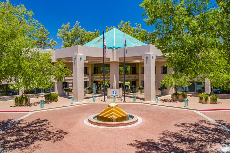 8877 N Gainey Center Dr, Scottsdale, AZ à louer - Photo de l’immeuble – Image 2 sur 7