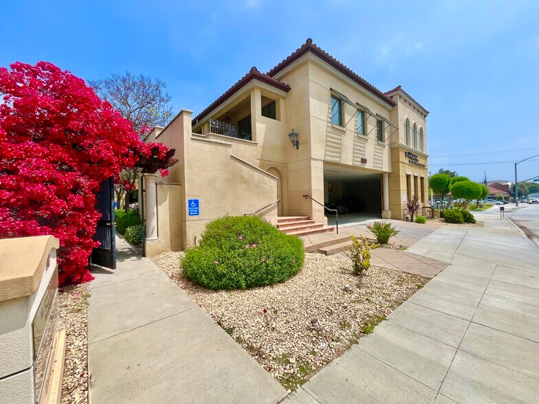 7 W Foothill Blvd, Arcadia, CA à vendre - Photo de l’immeuble – Image 2 sur 11