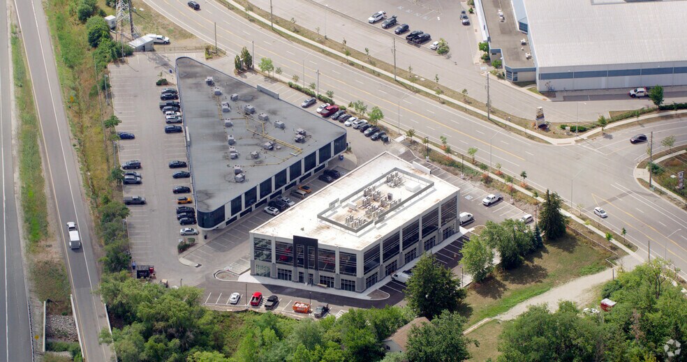 1670 N Service Rd E, Oakville, ON à vendre - Photo de l’immeuble – Image 3 sur 8