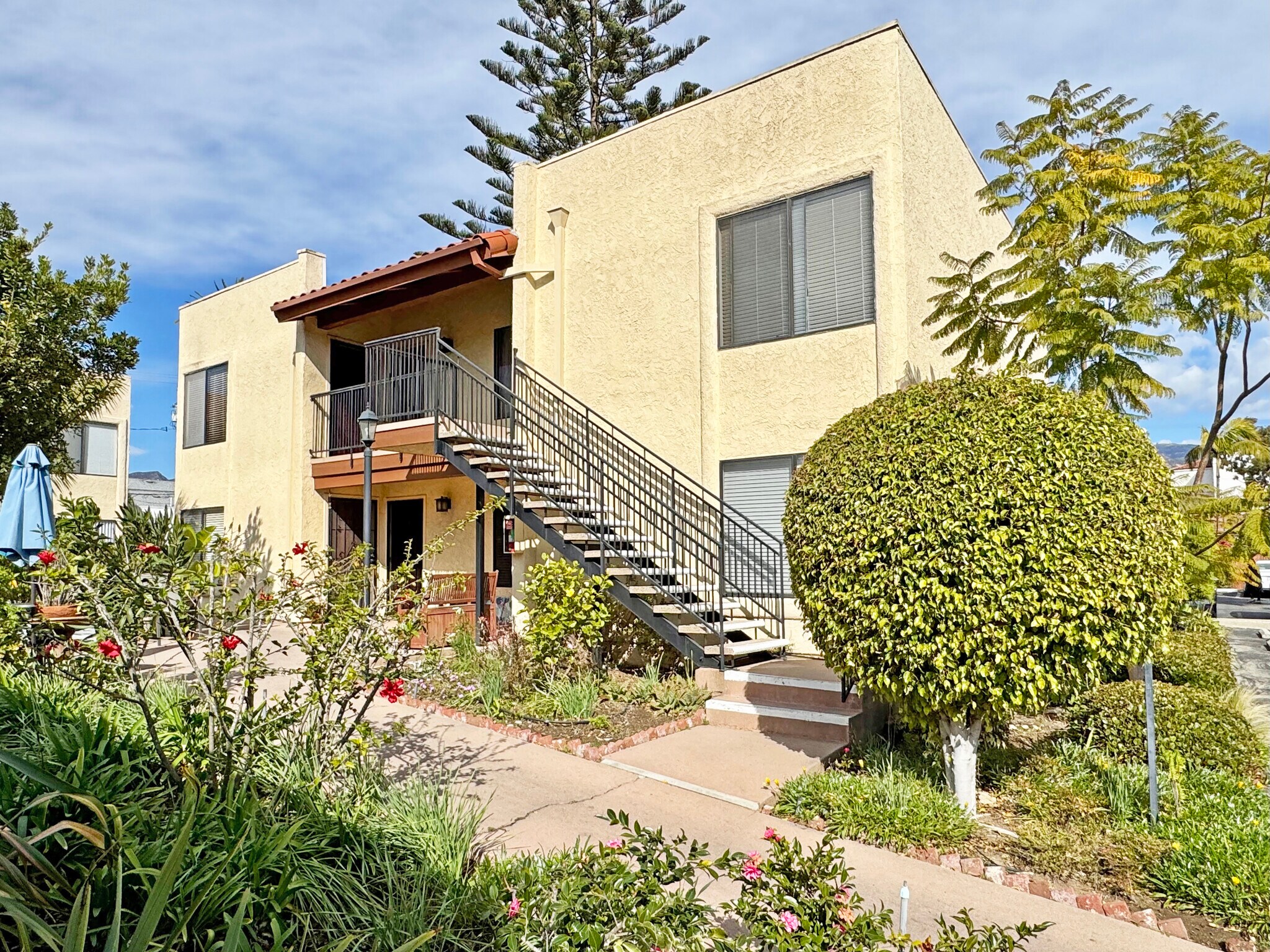 127 W Sola St, Santa Barbara, CA à vendre Photo principale– Image 1 sur 2