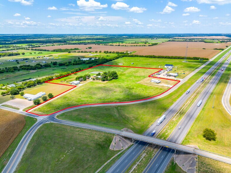 8309 County Road 106, Grandview, TX à vendre - Photo de l’immeuble – Image 2 sur 10