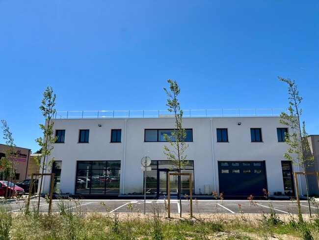 Plus de détails pour 336 Chem. du Chevalier, Saint-Maximin-la-Sainte-Baume - Santé à vendre