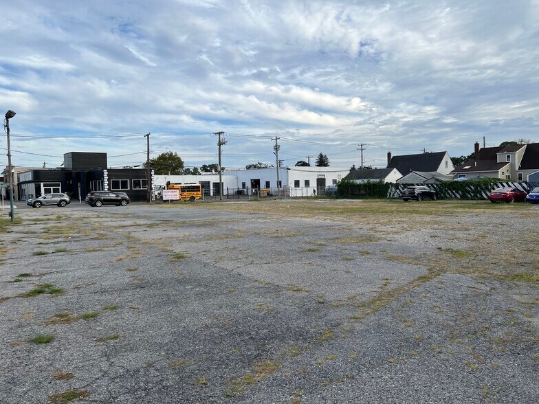 450 W Merrick Rd, Valley Stream, NY à vendre - Photo de l’immeuble – Image 2 sur 2