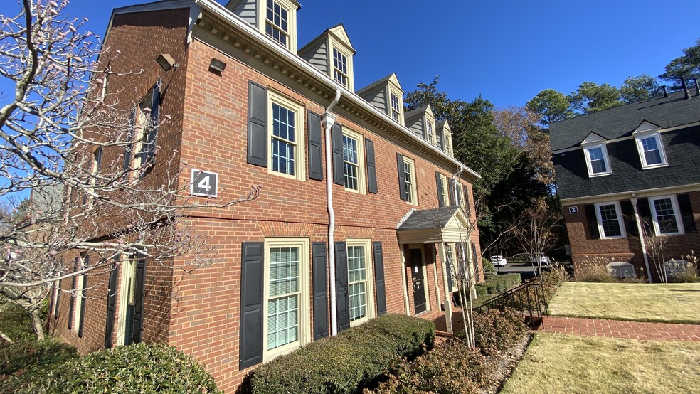 8409 Dunwoody Pl, Sandy Springs, GA à louer - Photo de l’immeuble – Image 1 sur 8