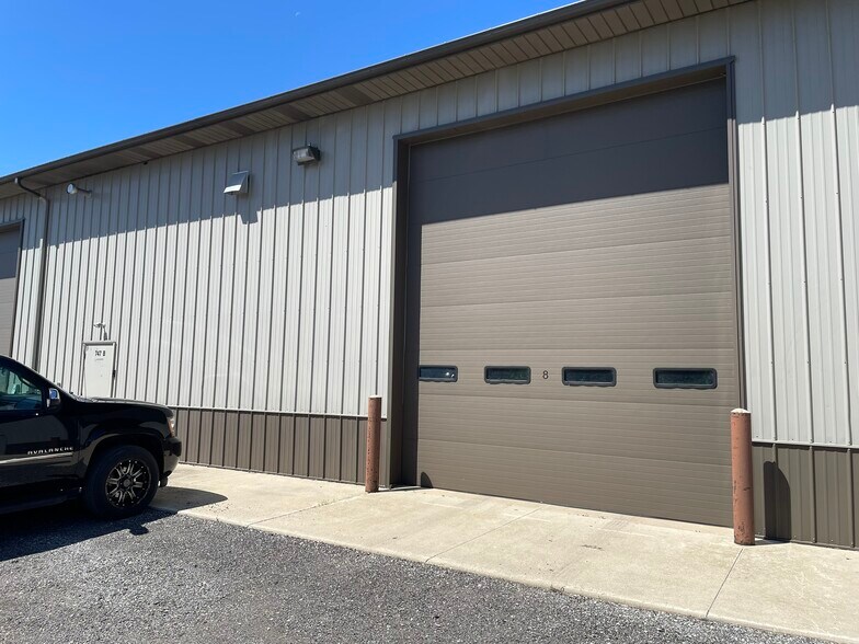 747 Herra St, Elburn, IL à louer - Photo de l’immeuble – Image 2 sur 13