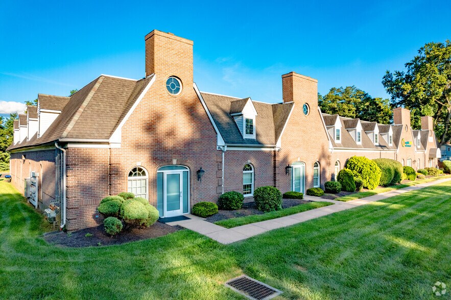 540 N Woodbourne Rd, Langhorne, PA à vendre - Photo de l’immeuble – Image 2 sur 9