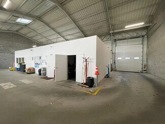 Plus de détails pour Local d'activités à louer