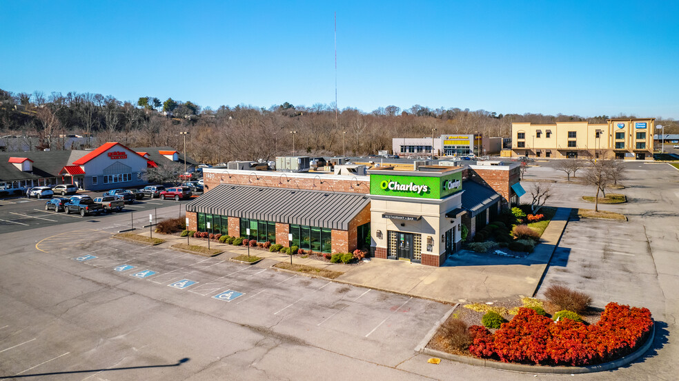 1920 N Eastman Rd, Kingsport, TN à louer - Photo de l’immeuble – Image 1 sur 12