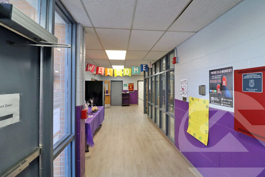 22280 E Price Dr, Clinton Township, MI à vendre - Photo intérieure – Image 2 sur 6