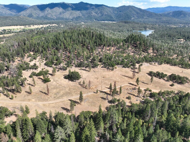 159 Buck Ln, Hayfork, CA à vendre - Photo de l’immeuble – Image 2 sur 12