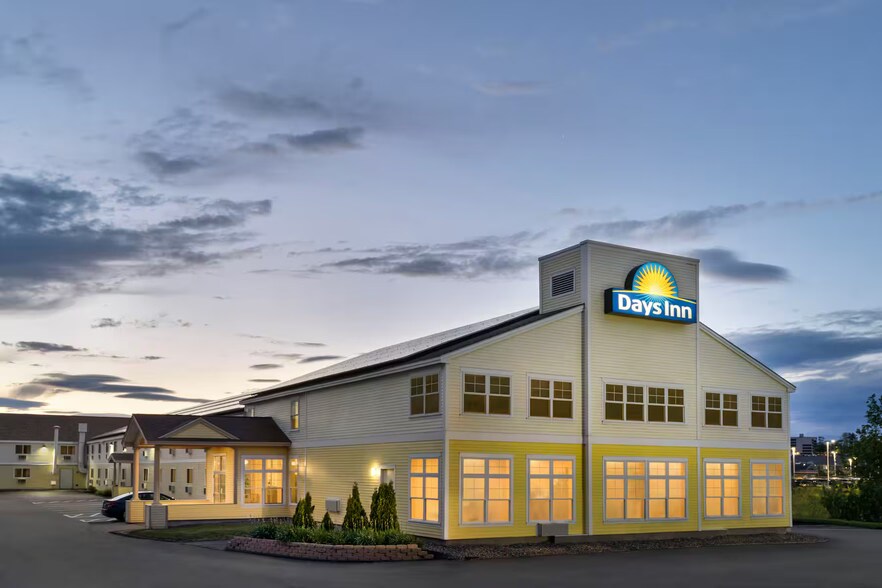 461 Maine Mall Rd, South Portland, ME à vendre - Photo de l’immeuble – Image 1 sur 12