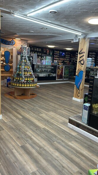 136-138 N Broad St, Fairborn, OH à vendre - Photo de l’immeuble – Image 3 sur 11