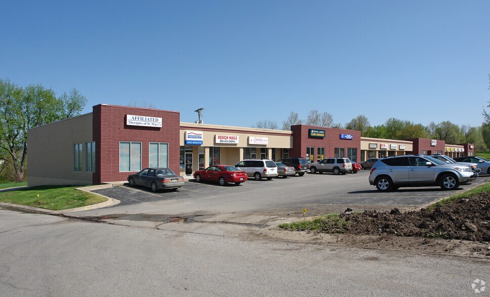700 S Broadway, Oak Grove, MO à louer - Photo de l’immeuble – Image 2 sur 2