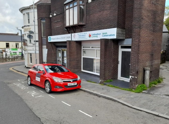 1-1A Station Hl, Bridgend à louer Photo principale– Image 1 sur 3