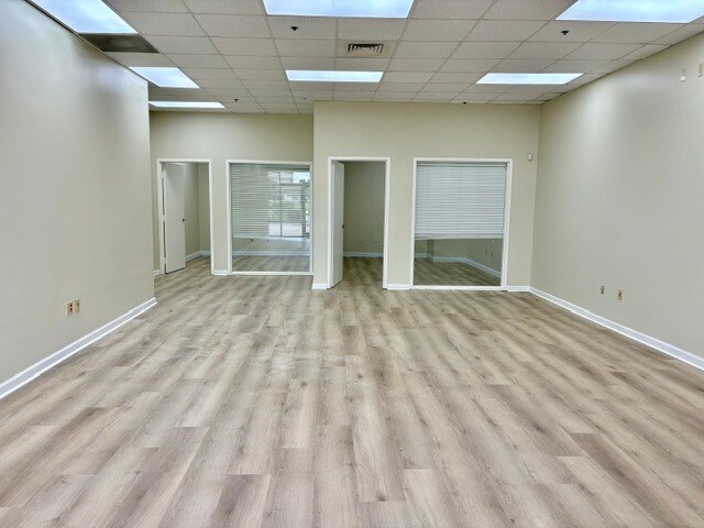 14056 Southwest Fwy, Sugar Land, TX à louer - Photo de l’immeuble – Image 2 sur 10
